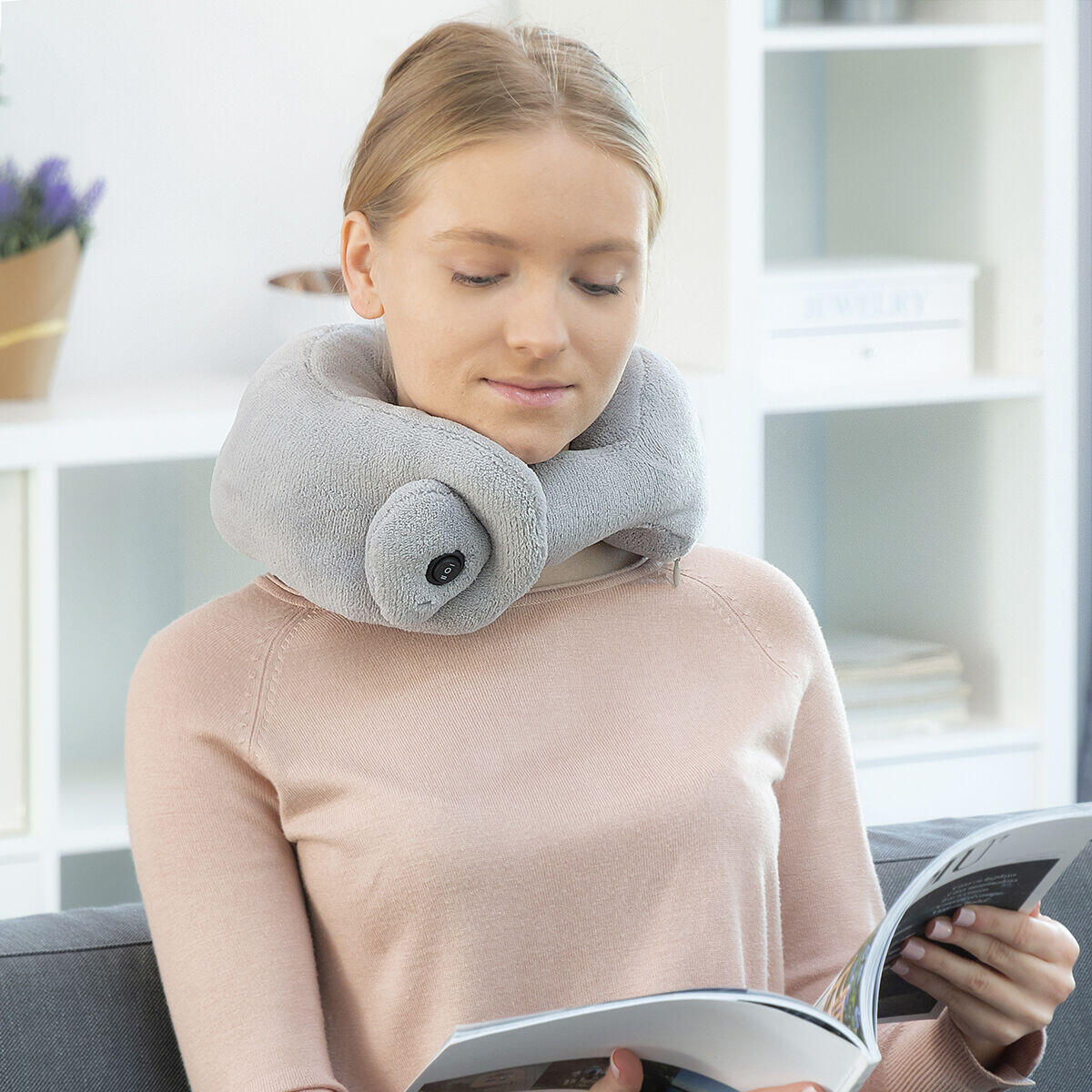 CloudRest™ Travel - Cojín Cervical Masajeador de Fibra Polar con Vibración Relajante